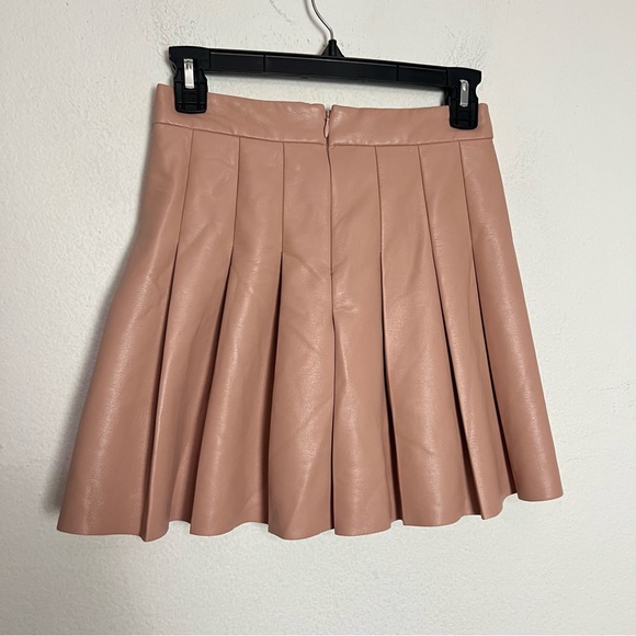 Aritzia Sunday Best Olive Pleated Mini Skirt Nude Pink Vegan Leather Size 2 - Picture 5 of 10